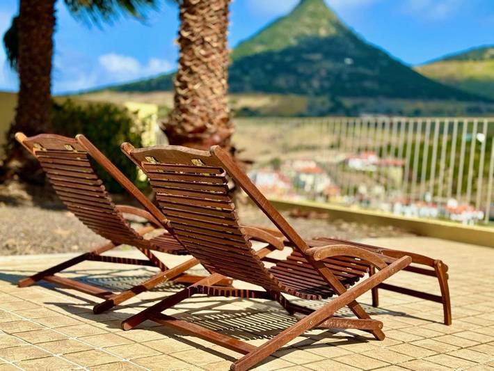 Maison d’hôte pour 2 personnes, avec Terrasse et Jacuzzi ainsi que Jardin et Vue à Porto Santo