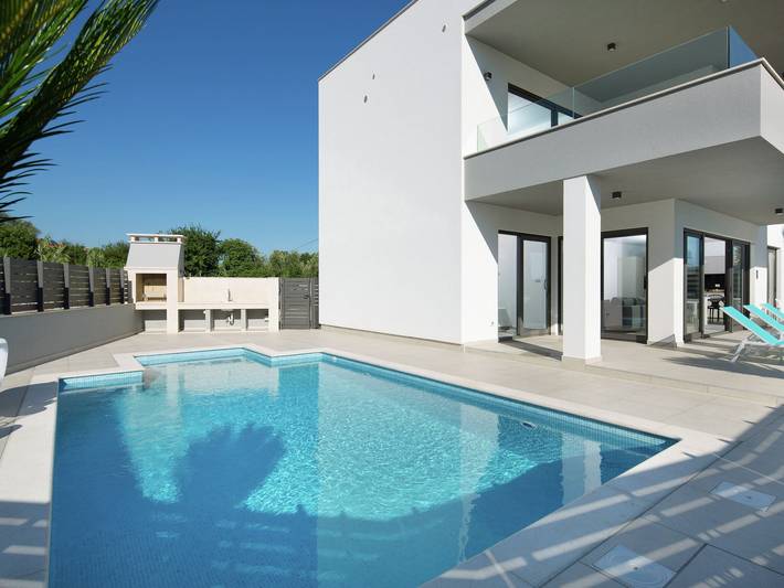 Ferienwohnung für 6 Personen, mit Terrasse und Pool in Fazana
