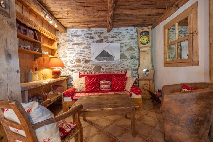 Cijeli apartman, Apartment "Ferme de Faustine 1 - Pool" with Mountain Views, Shared Pool, and Wi-Fi in Saint-Gervais-les-Bains, Massif du Mont-Blanc