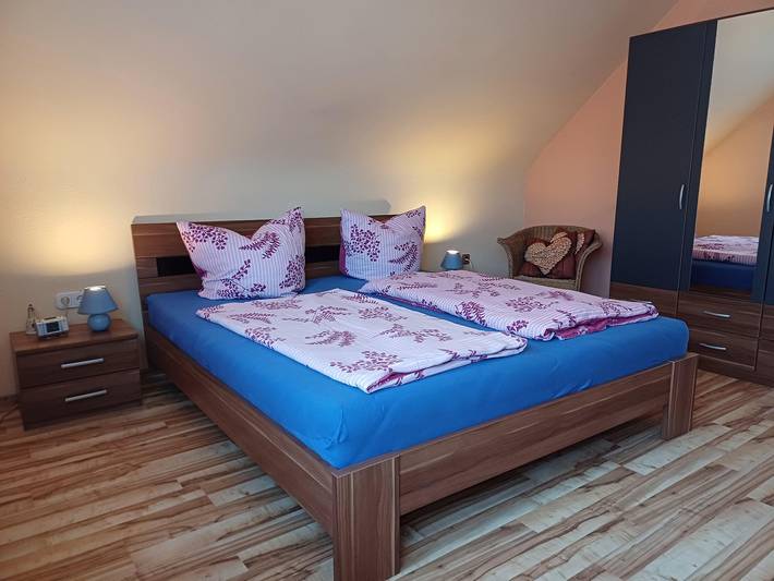 Ganze Ferienwohnung, Gemütliche Ferienwohnung mit Balkon in Merzig, Saar-Nahe-Bergland