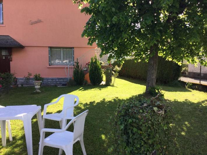 Gîte pour 2 personnes, avec Balcon et Terrasse ainsi que Jardin et Vue à Gerde (homonymie)