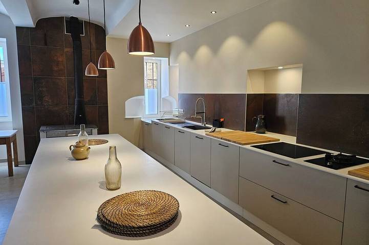 Location de vacances pour 14 personnes, avec balcon et jardin à Étoile-sur-Rhône