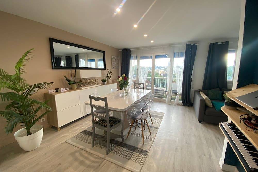 Entire apartment, Apparemment Centre-ville \/ Gare \/ Psa in Poissy, Yvelines