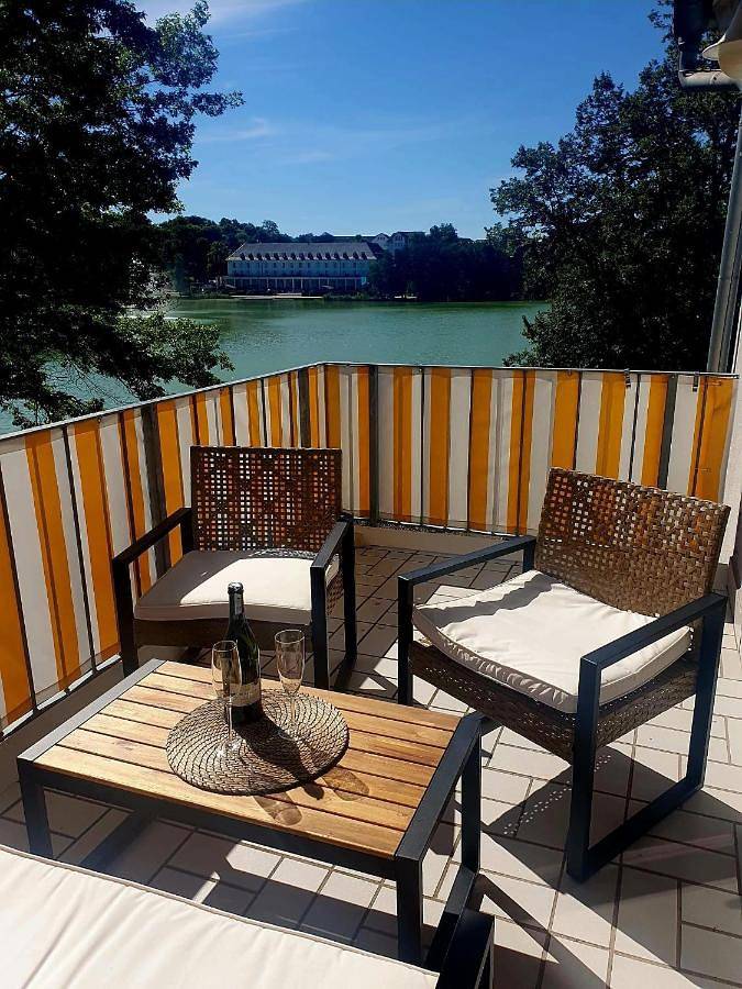 Ferienwohnung für 4 Personen, mit Balkon und Terrasse sowie Ausblick und Seeblick in Werratal