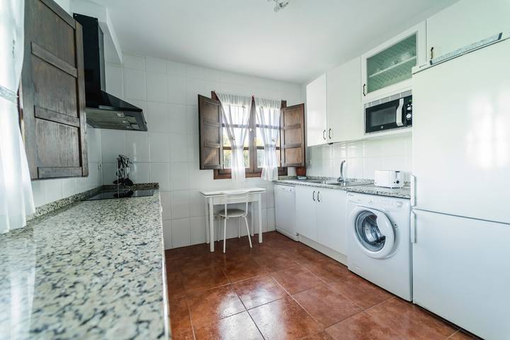 Casa Rural De Cabrera mit Bergblick, privater Terrasse und Wlan in Urrez, Villasur de Herreros