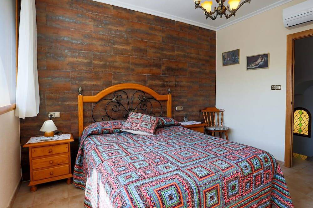 Awesome home in Santa Pola with Wifi in Playa Lisa, Santa Pola