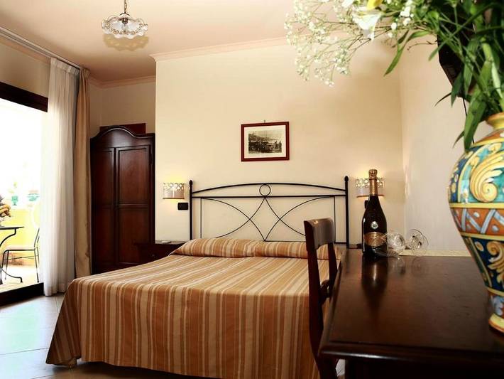 Chambre d’hôte pour 2 personnes, avec jacuzzi ainsi que piscine et jardin, animaux acceptés à Giardini-Naxos - 4