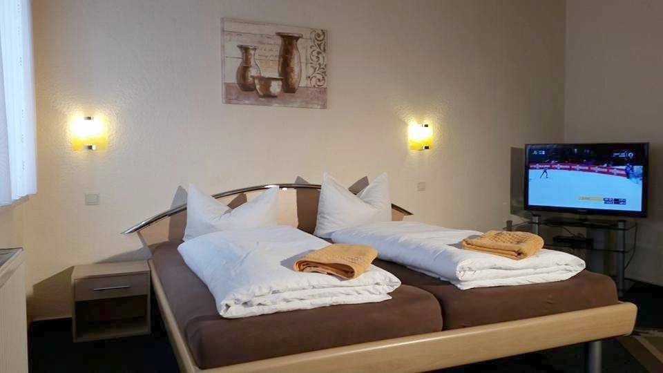 Large Double Room in Borna, Hainer See
