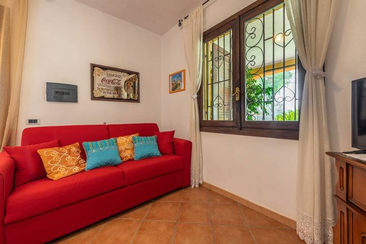 Ganze Wohnung, Ferienwohnung "Villa Mallus" mit Blick auf die Berge in Olia Speciosa, Castiadas