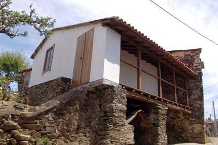 Casa da Fonte de Travanca in Travanca e Santa Cruz, Montesinho