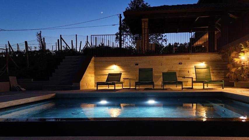 Location de vacances pour 7 personnes, avec jardin ainsi que vue et piscine à San Damiano d'Asti - 4