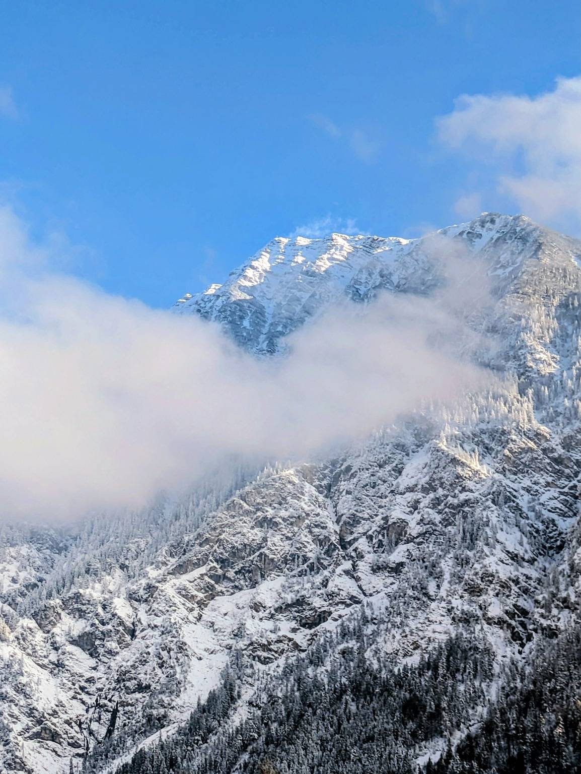Apartamento entero, Apartamento 'Ferienwohnung Gipfelblick' con vistas a la montaña, balcón y Wi-Fi in Oberau, Alpes Bávaros