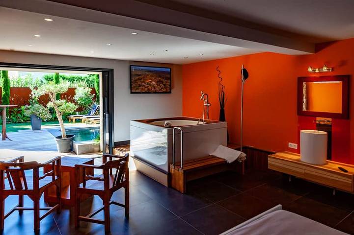 Location de vacances pour 6 personnes, avec balcon et jardin à Alleins - 2