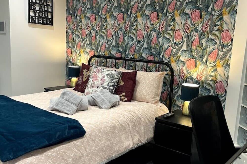 A Warm Welcoming Cosy Bungalow, 10 mins to Windsor in Farnham Royal, Buckinghamshire