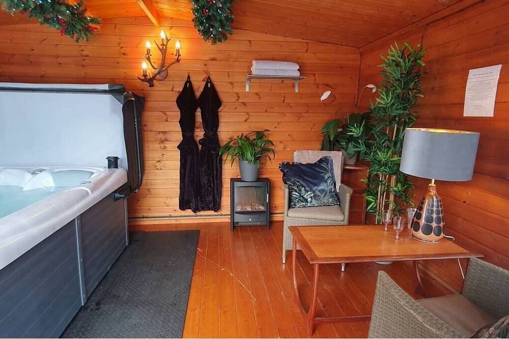 Cader suite at Penycoed Hall incl Luxury Hot Tub in Dolgellau, Snowdonia