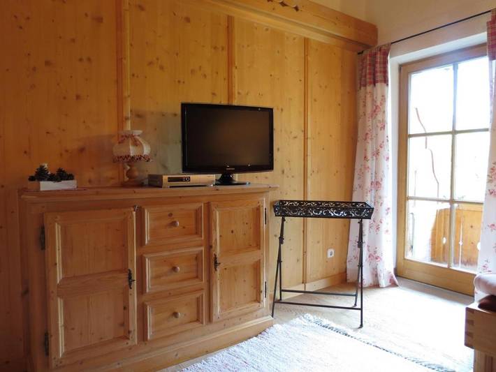 Ferienwohnung für 2 Personen, mit Balkon und Terrasse sowie Garten und Ausblick in Wackersberg - 2