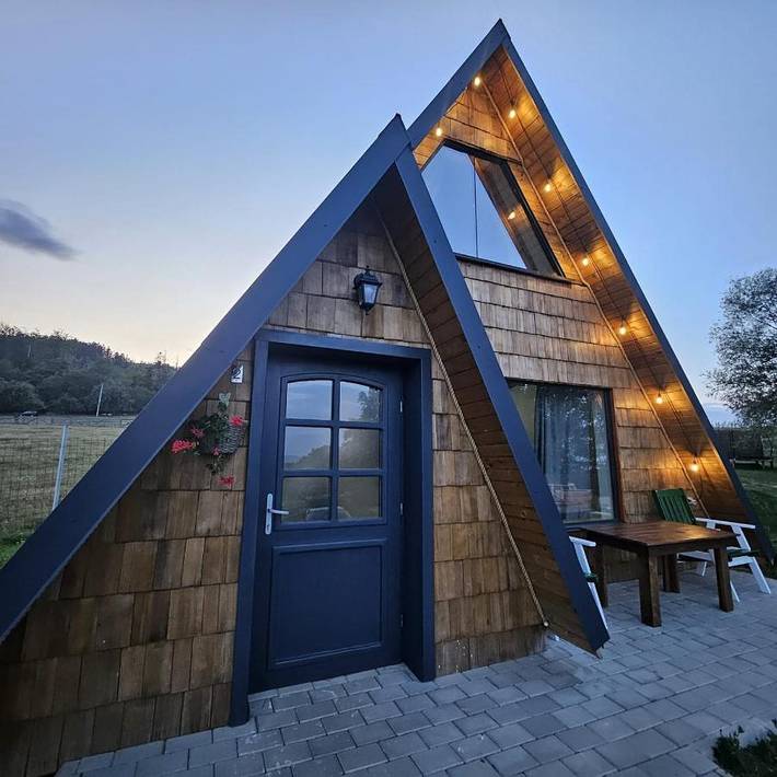 Glamping for 4 people, with garden and view in Romania