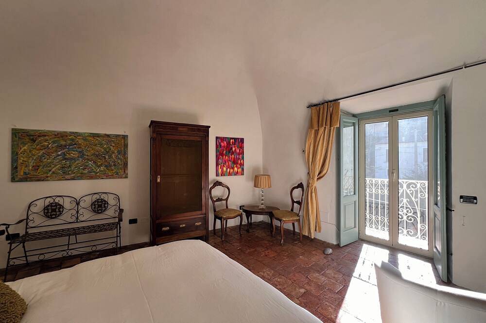 Charming bed & breakfast in fantastic Abruzzo with Wifi in Capestrano, Gran Sasso