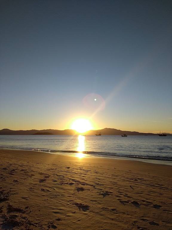 Ganze Wohnung, Fit 1 Zimmer 30 Meter vom Strand entfernt. Meerblick. Wifi in Cachoeira do Bom Jesus, Canasvieiras