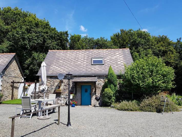 Location de vacances pour 7 personnes, avec jardin ainsi que vue et piscine à Callac - 2