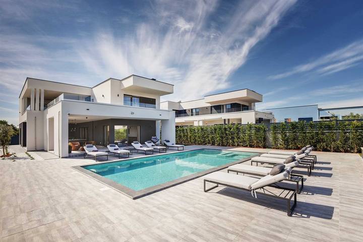 Villa für 10 Personen, mit Balkon/Terrasse und Terrasse in Pula