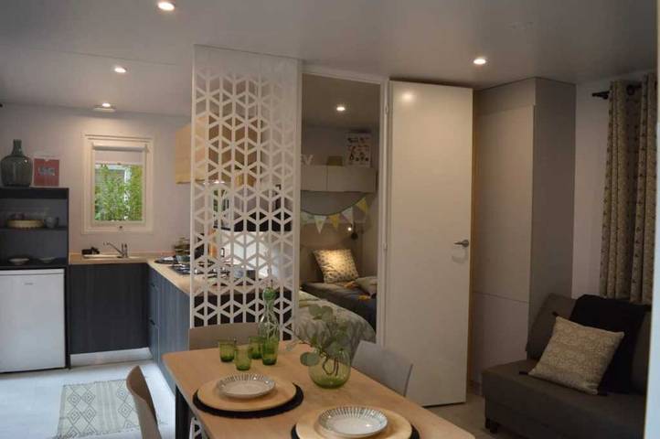 Location de vacances pour 4 personnes, avec jacuzzi et bassin pour enfant à La Forêt-Fouesnant