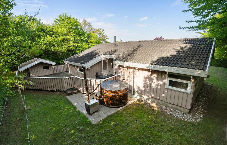 Feriehus for 8 personer med jacuzzi in Pøt Strandby, Lillebælt
