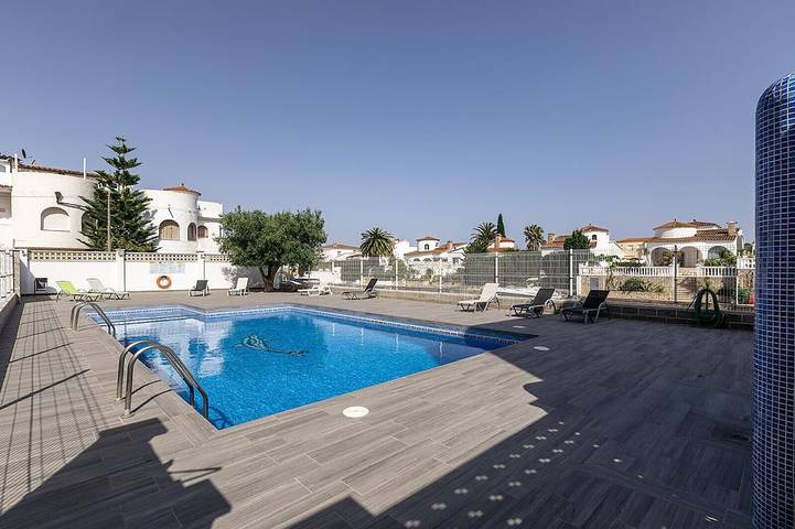 Apartamento de vacaciones para 5 personas, con balcón y piscina - 1