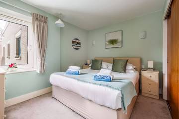 Holiday Rental for 4 People in Poole, Poole Harbour, Photo 3