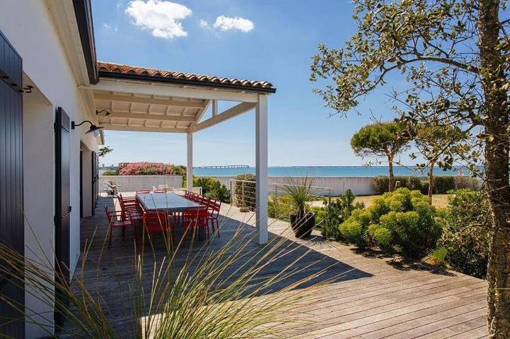 Maison de vacances pour 14 personnes, avec Jacuzzi et Terrasse ainsi que Jardin et Piscine à L'Houmeau