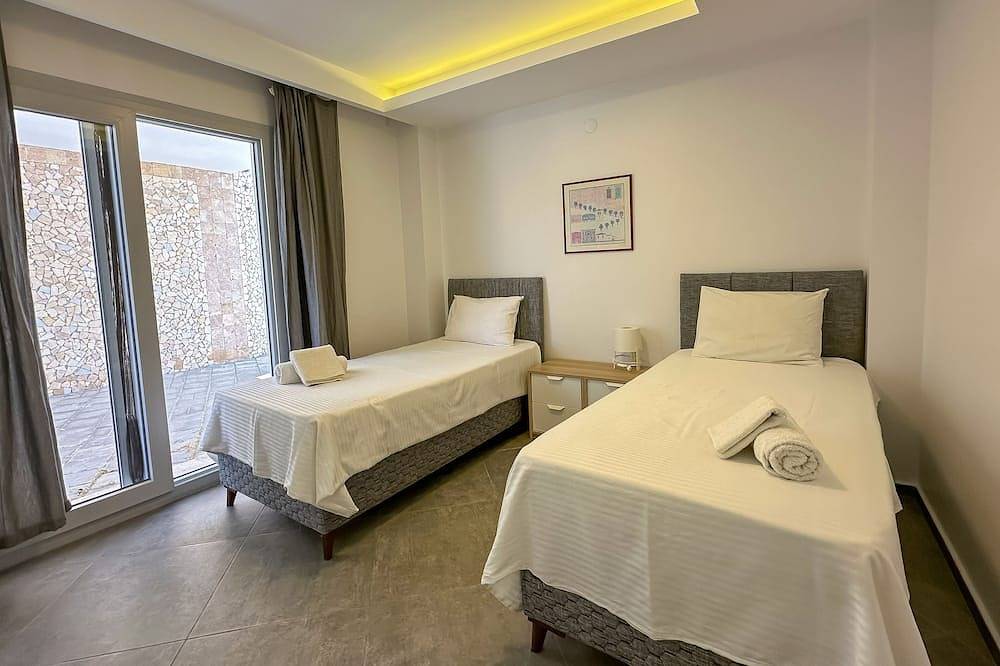 Ganze Wohnung, Lavender Poolside D3 – Stunning Seaview Apt with Private Pool & Terrace in Kusadasi, Provinz Aydın