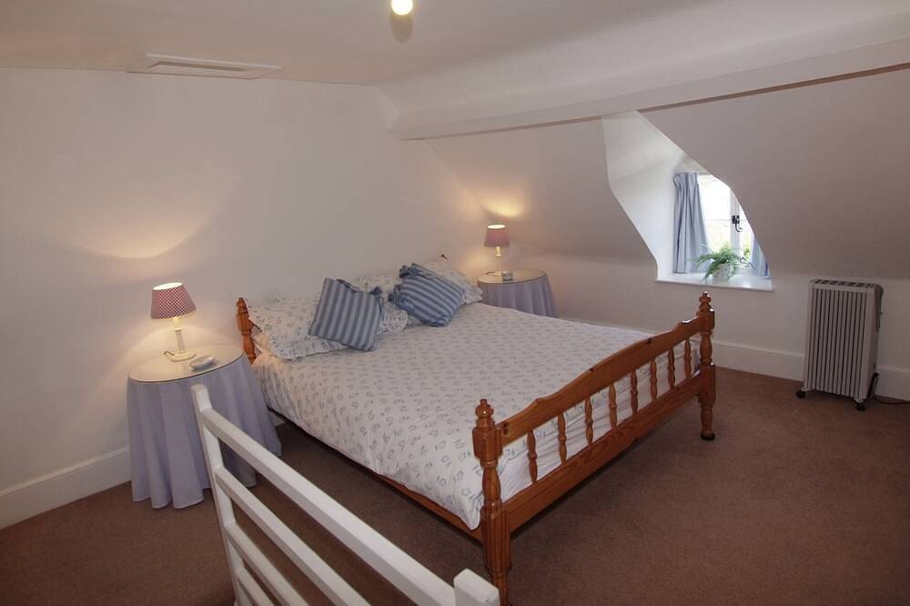 Character stone cottage walking distance from the World Heritage Jurassic Coast in Dorset