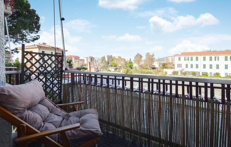 Apartamento vacacional entero, Moderno Apartamento con Terraza y Parking a 1,5km de la Playa in Bagni La Polena, Bordighera