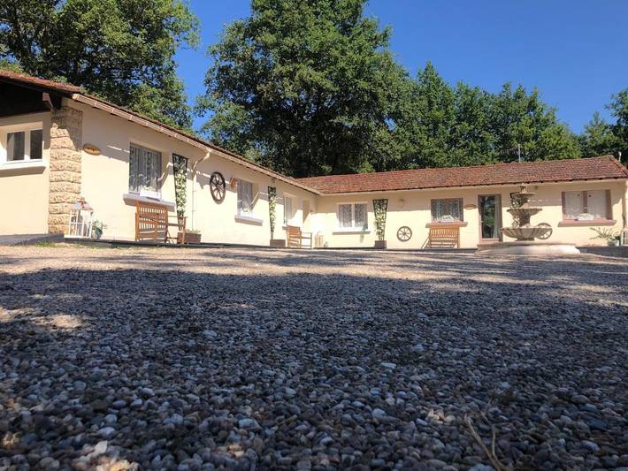 Location de vacances pour 6 personnes, avec piscine et jardin à Bergerac