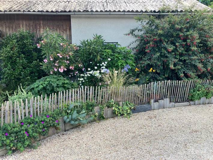 Gîte pour 2 personnes, avec terrasse et jardin ainsi que piscine et vue à Avoine - 4