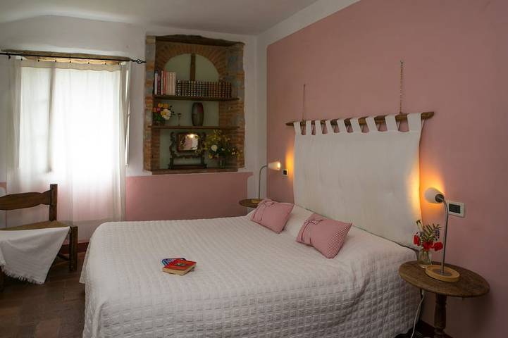 Very private villa, pool, 12 km to Lucca, walk to restaurant, amazing views in Lucca, Provincia di Lucca