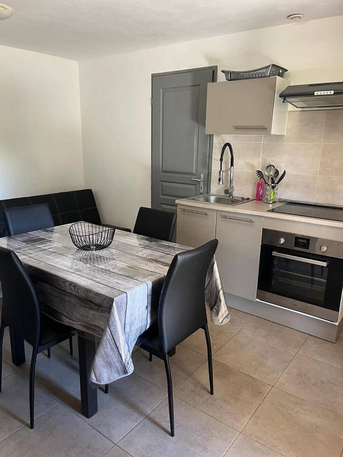 Location de vacances pour 5 personnes, avec vue ainsi que jardin et piscine, animaux acceptés à Fabras - 2