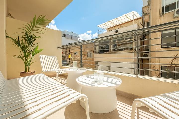 Casa vacanza per 5 persone, con balcone, adatto a famiglie con bambini in Tel Aviv