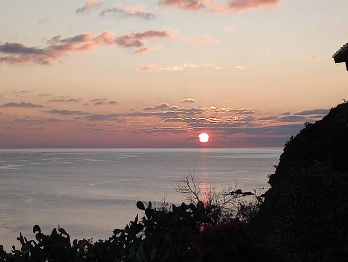 Location de vacances pour 6 personnes, avec jardin ainsi que vue sur le lac et vue à Santa Marina Salina - 4
