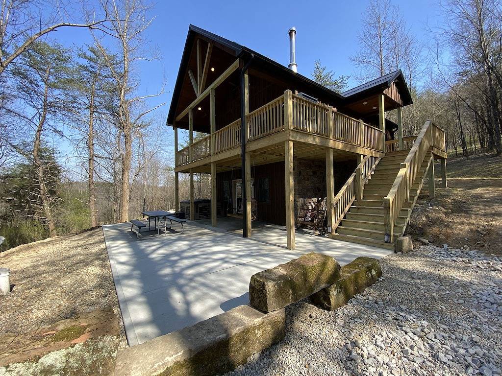 The Cabin at Lapp's Lodging in Hocking Hills