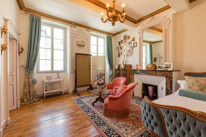 Champagne House  - Luxury oasis with pool, fusball table & home cinema in Condom, Gers