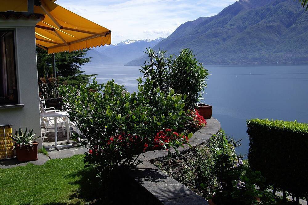 Wunderschönes Ferienhaus in Toplage über dem See in Porta (Brissago), Brissago