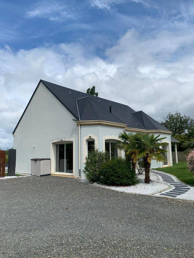 Villa pour 6 personnes, avec terrasse ainsi que piscine et vue