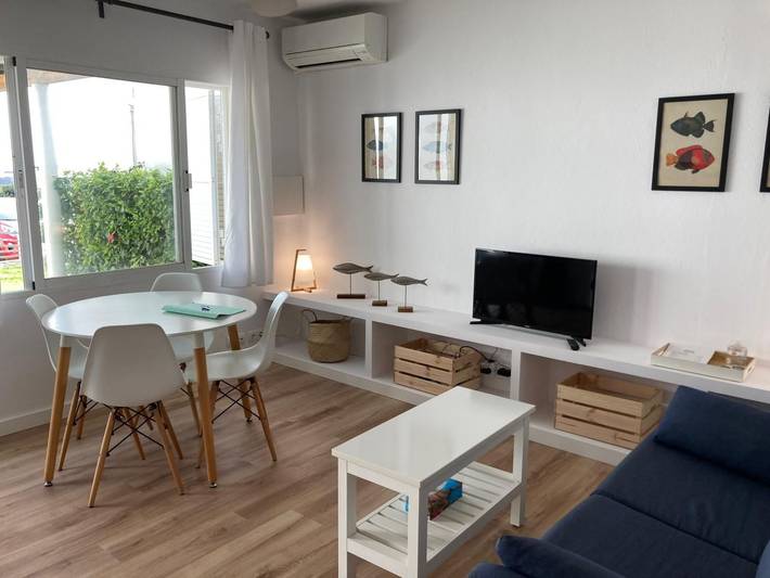 Apartamento para 2 personas, con piscina y jardín en Binisafua