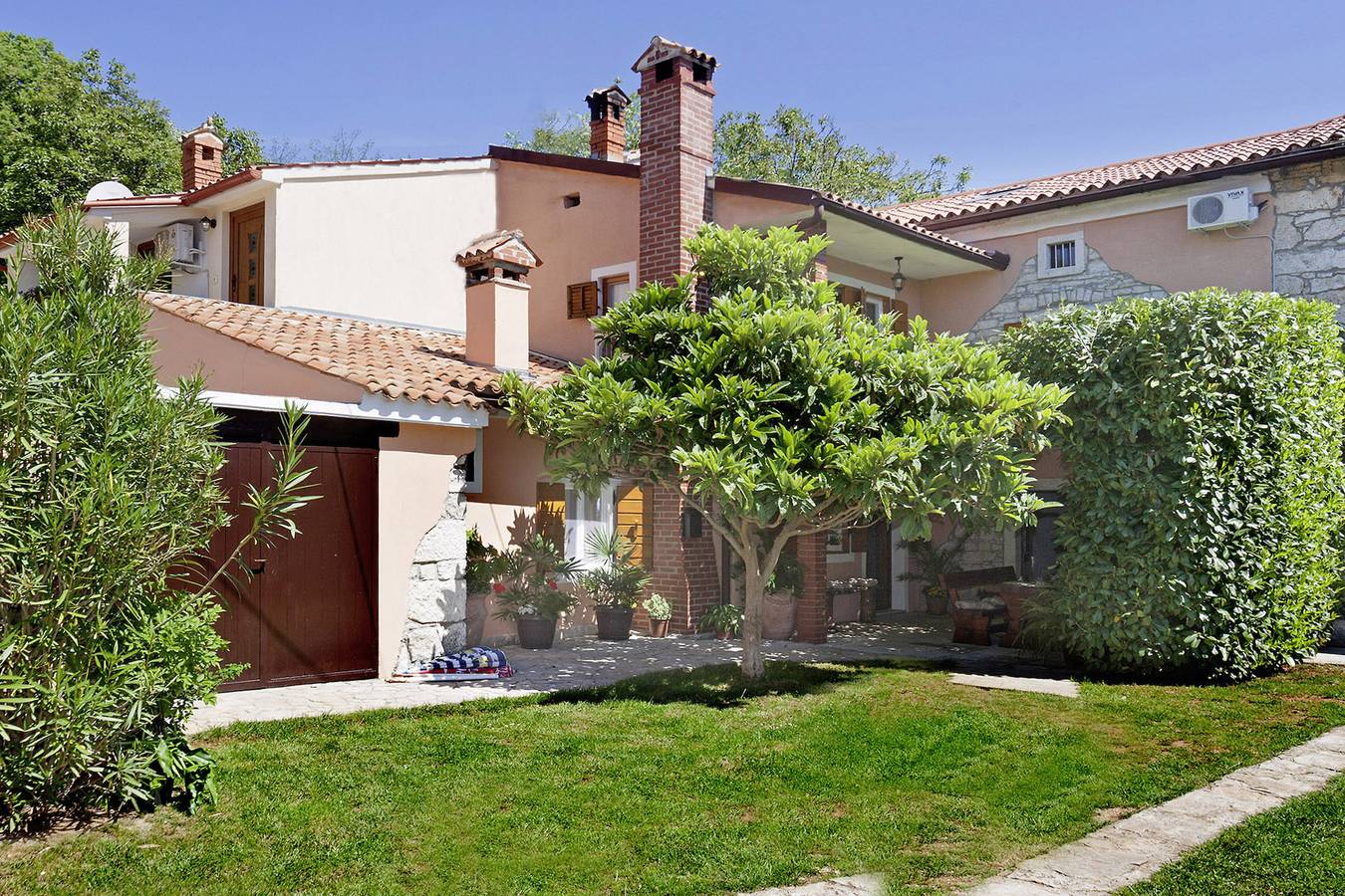 Ferienhaus Angelika * eingezäunter Garten, privater Pool, Wlan in Barban, Südküste Istrien