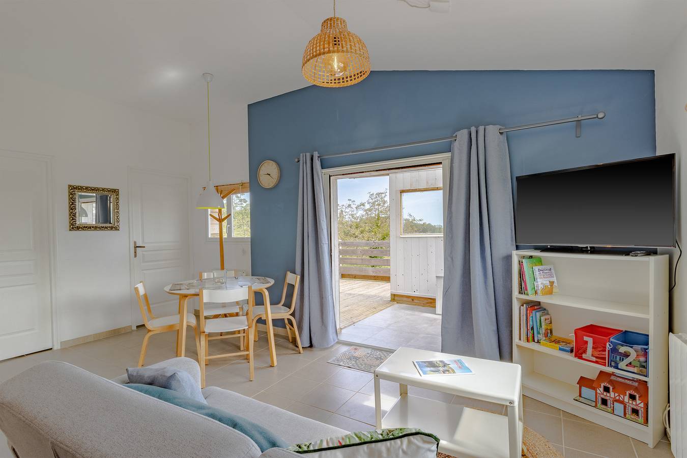 "Gîte Bellevue", avec piscine partagée, terrasse privée et Wi-Fi in Paulin, Périgord Noir