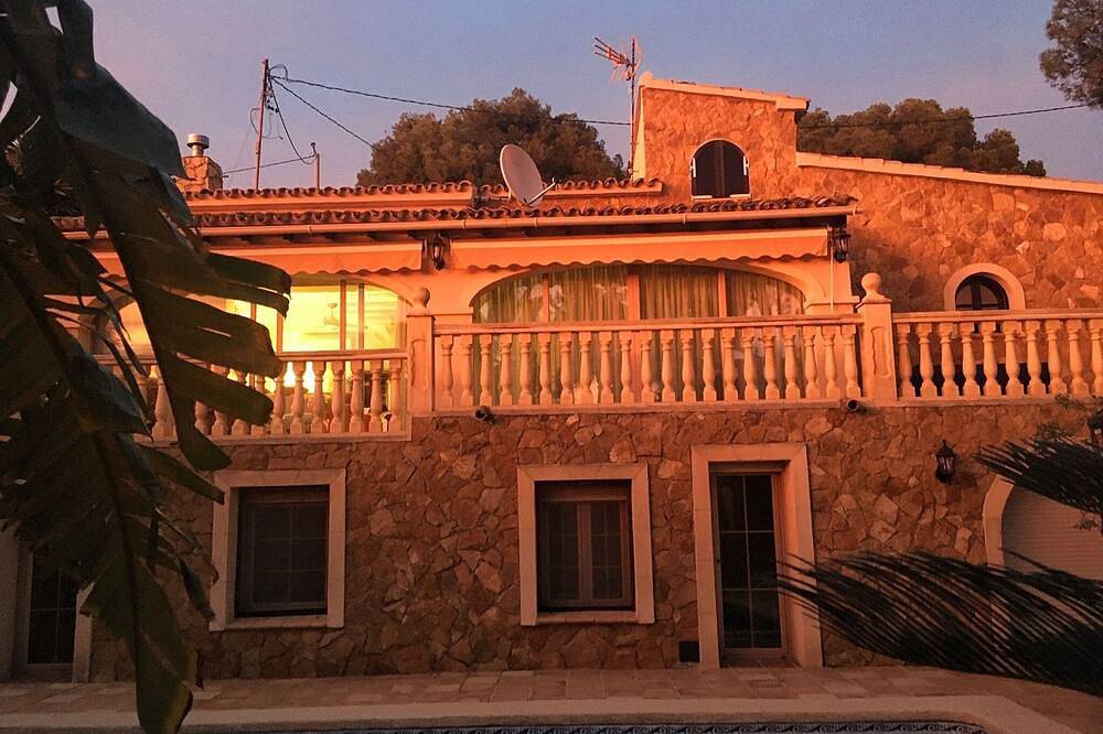 Authentische Villa, Klimaanlage, sehr privat, Wifi, tropischer Garten, privates Schwimmbad, in der Nähe des Meeres in La Fustera, Benissa