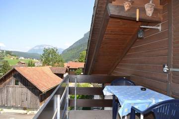 Ferienwohnung für 3 Personen, mit Garten und Ausblick sowie Seeblick und Balkon in Nidwalden