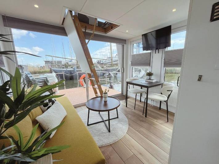 Ferienwohnung für 5 Personen, mit Balkon und Terrasse sowie Seeblick und Ausblick in Zeewolde