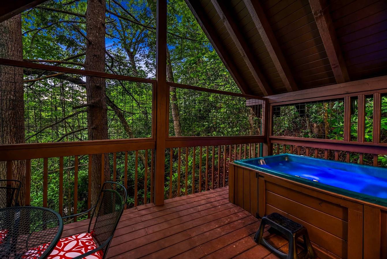Apartamento inteiro, Location  Hot Tub  Privacy  Fireplace  Common Pool in Gatlinburg, Condado de Sevier